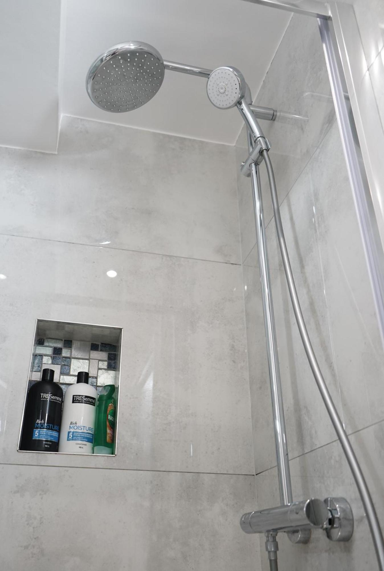 Luxury London House Sleeps 13, 2 Minutes To Metro Villa Exteriör bild