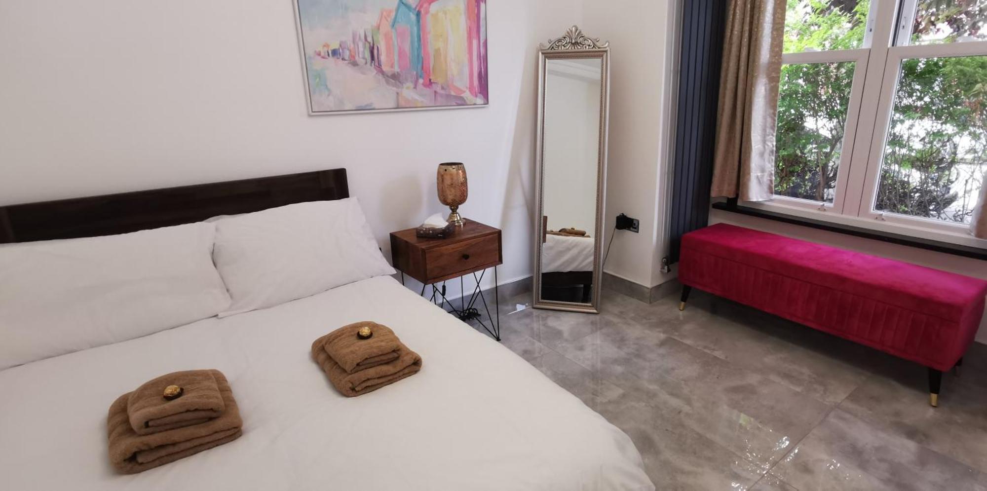 Luxury London House Sleeps 13, 2 Minutes To Metro Villa Exteriör bild
