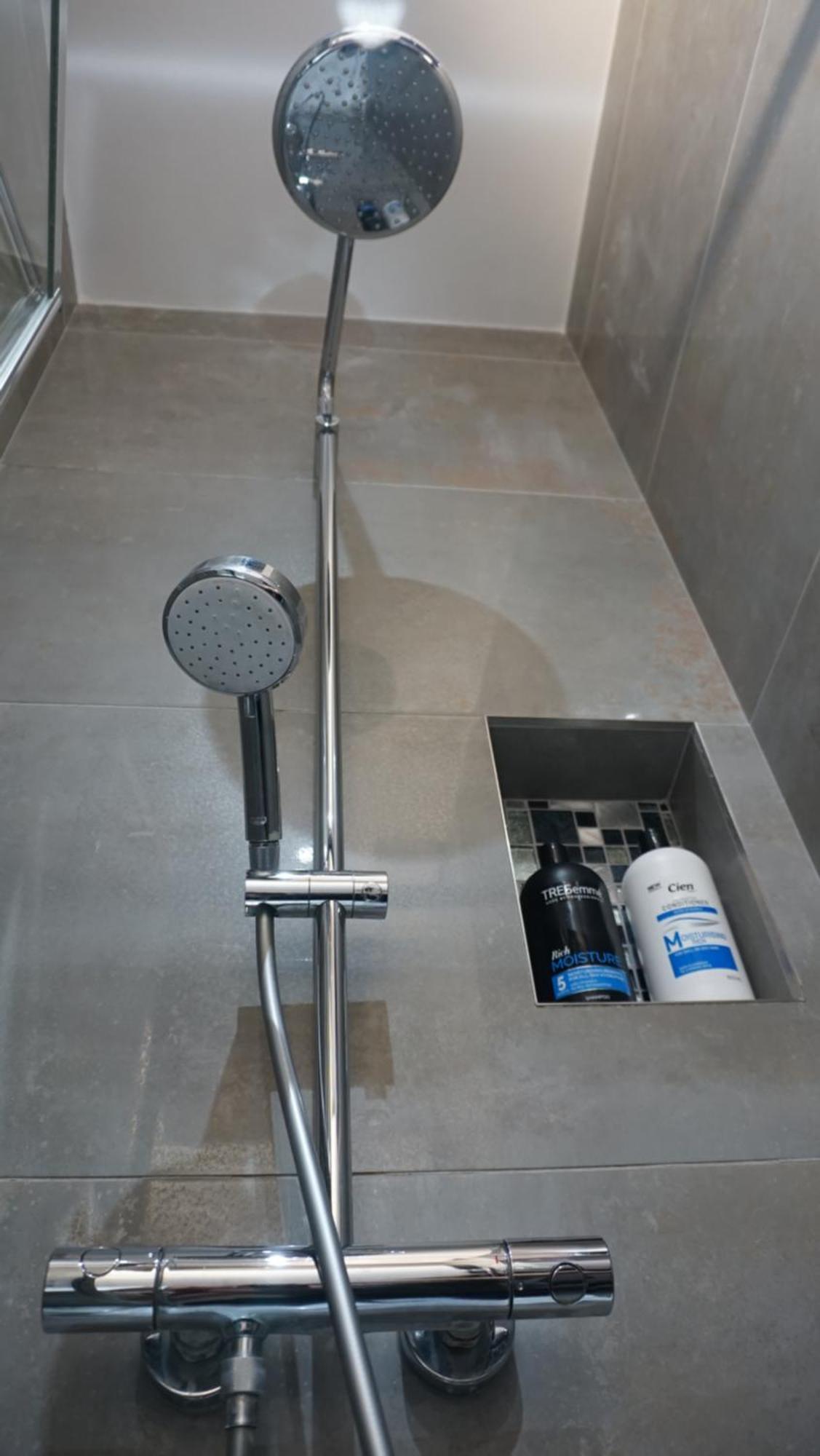 Luxury London House Sleeps 13, 2 Minutes To Metro Villa Exteriör bild