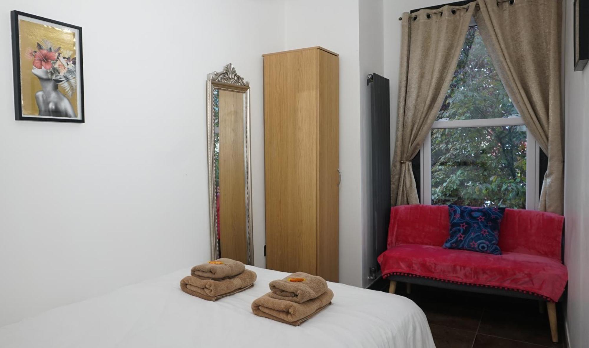 Luxury London House Sleeps 13, 2 Minutes To Metro Villa Exteriör bild