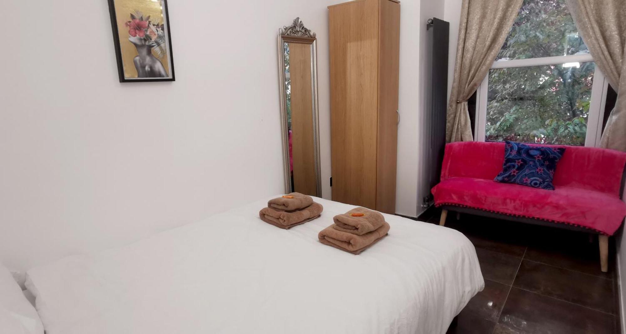 Luxury London House Sleeps 13, 2 Minutes To Metro Villa Exteriör bild