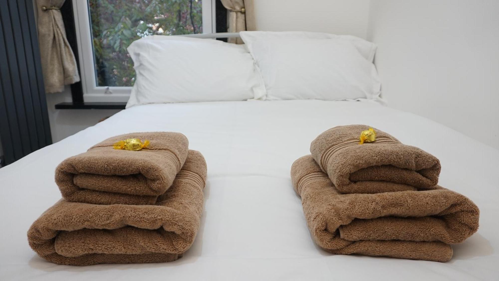 Luxury London House Sleeps 13, 2 Minutes To Metro Villa Exteriör bild